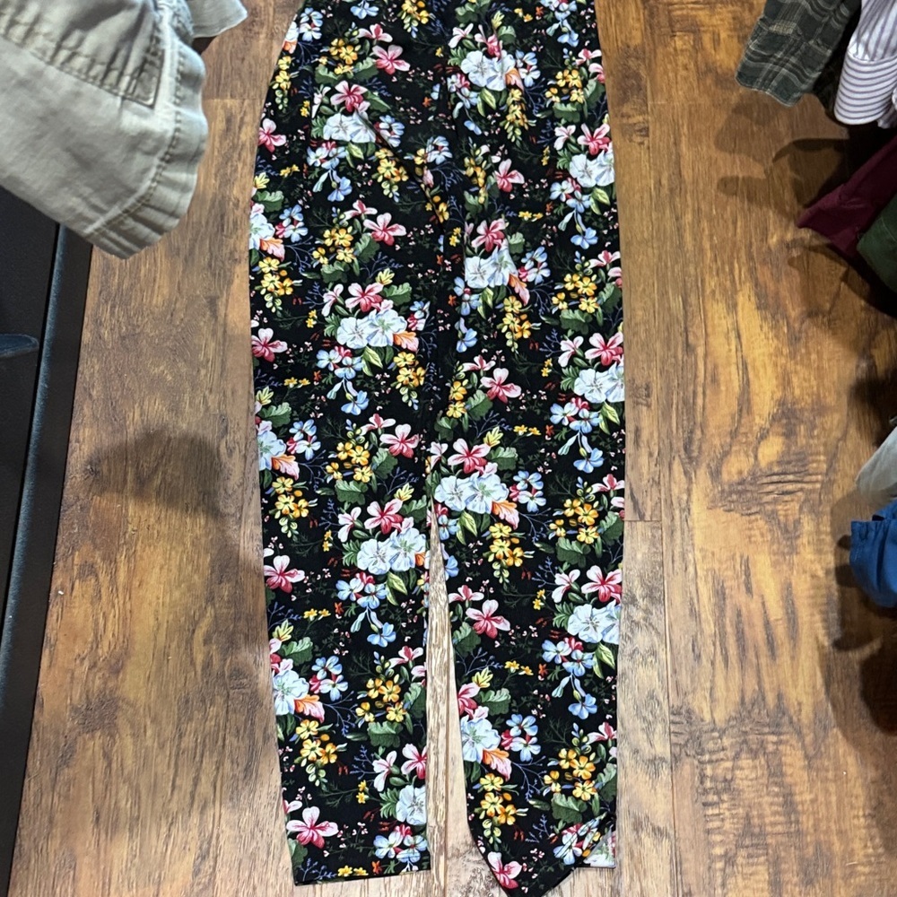 Infinity Raine Floral Print Black Leggings - Picture 3 of 3